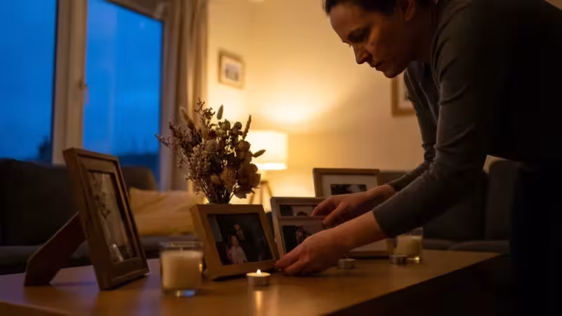 Creating a Memorial Photo Tribute for a Loved One - guide